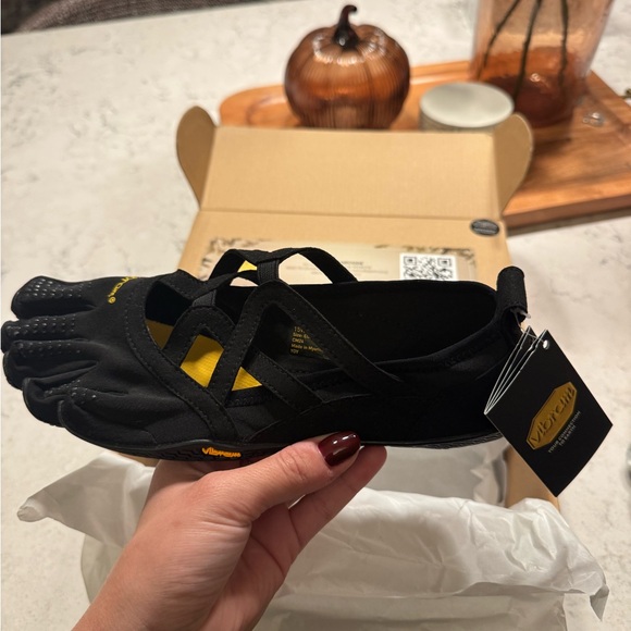 Vibram FiveFingers Alitza loop shoes size 40 black - Picture 1 of 4